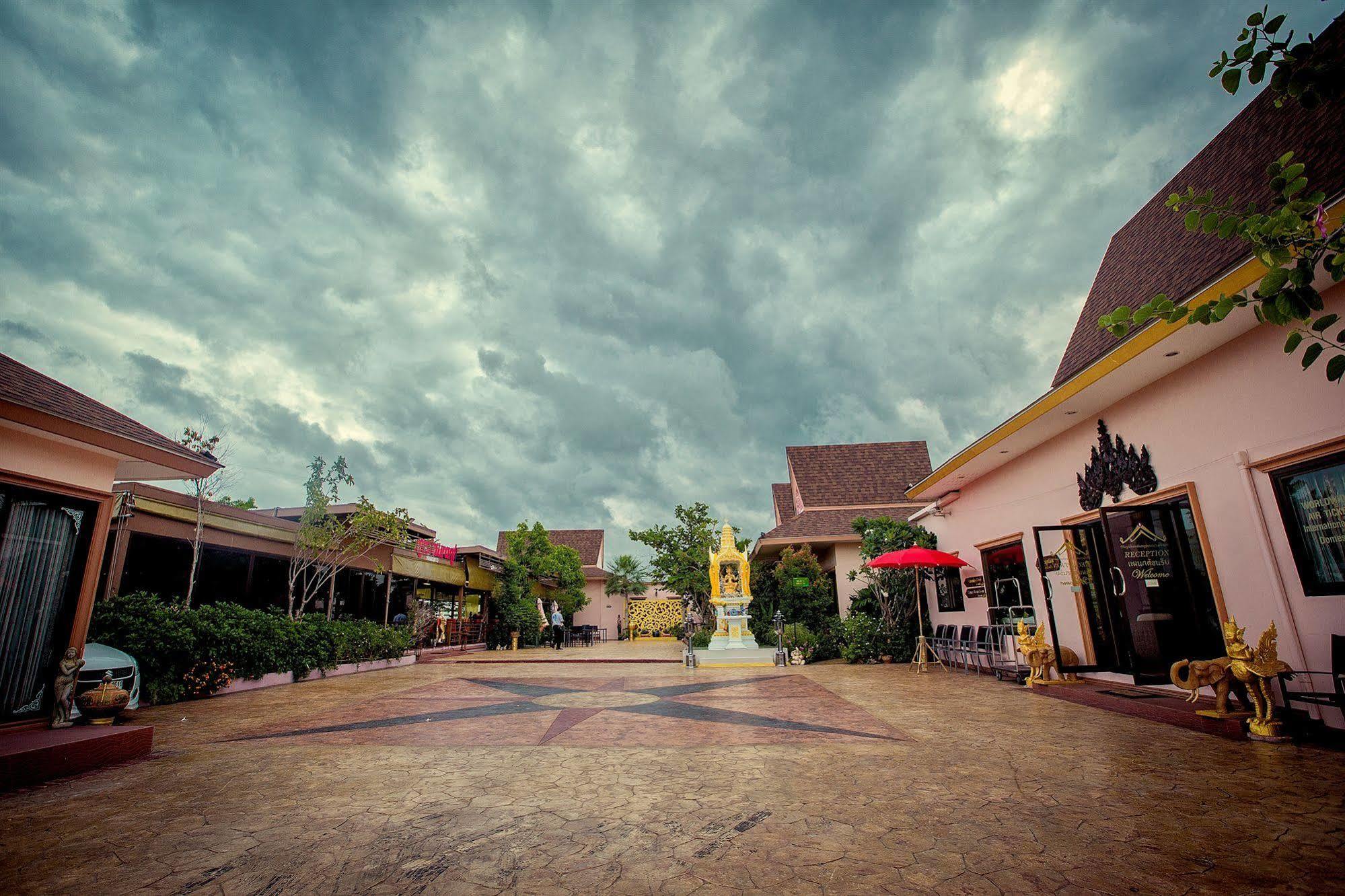 Ploykhumthong Boutique Resort Bangkok Luaran gambar